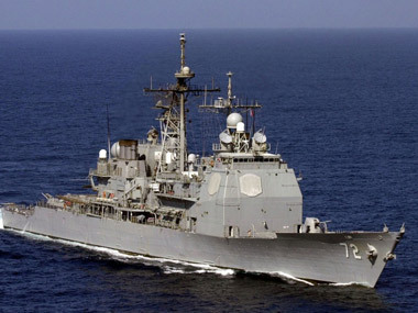 ракетный крейсер USS Vella Gulf в Черном море, наблюдающий полет MH17